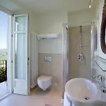 Rocche Costamagna Art Bed & Breakfast 4*
