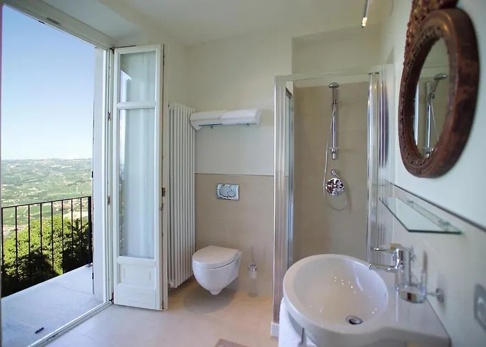 Rocche Costamagna Art Bed & Breakfast 4*